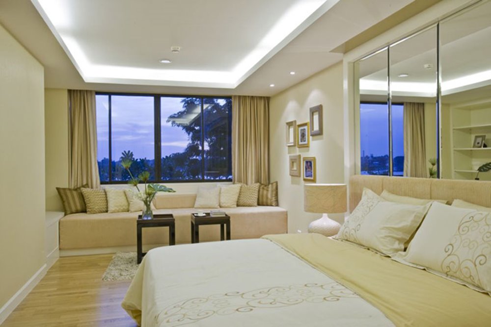 ริเวอไรน์ เพลส คอนโดมิเนียม